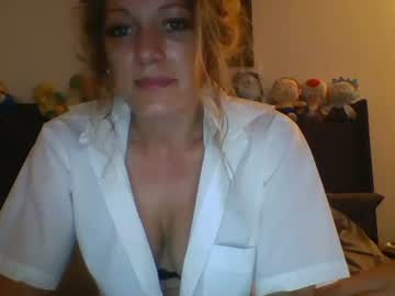 royal_blue19's chat room