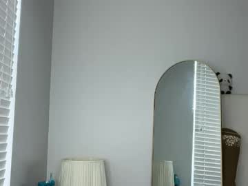 lillyuncut's chat room