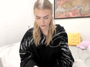 ariah_is_blonde's chat room