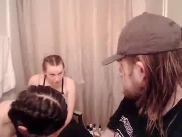 lilbratty_clouds_ogpuffdragon's chat room