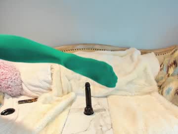 eatmygingersnapps's chat room