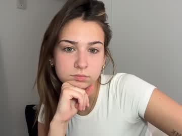 elenahere4u's chat room