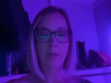 leanneluxecouple's chat room