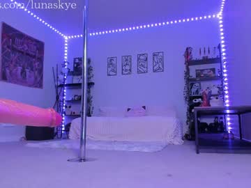 xlunaskye's chat room