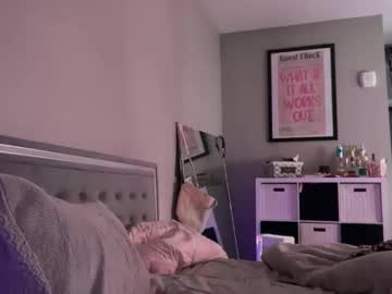 theblondeetwinss's chat room