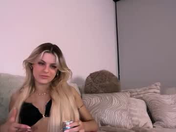 ella_hill's chat room