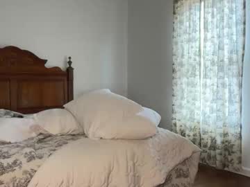 ellalowe's chat room