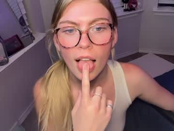 elliee81's chat room