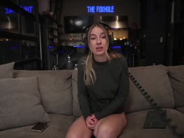 blondefoxsilverfox's chat room