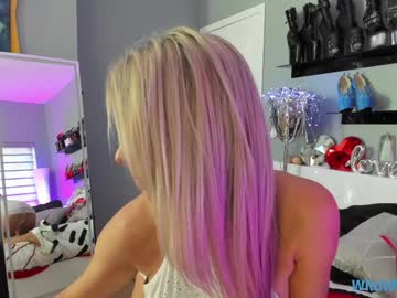 wildwifebarbie's chat room