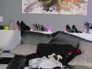 wildwifebarbie's chat room