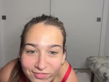 elenahere4u's chat room