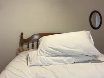 ellalowe's chat room