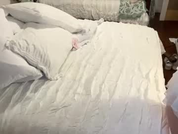 ellalowe's chat room