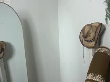 lillyuncut's chat room