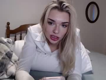 ellalowe's chat room