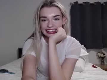 ellalowe's chat room