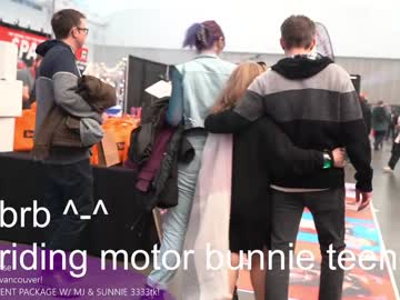 vivid_whit's chat room