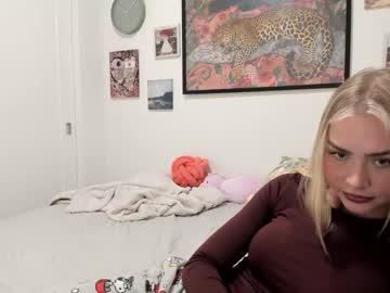 ariah_is_blonde's chat room