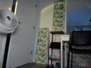 colorfullydark's chat room