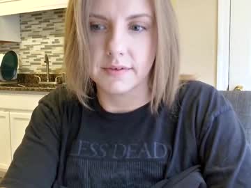 tinywithtiddies's chat room