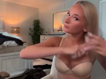 roxyrain2736's chat room