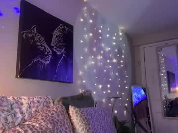 abbienextdoor's chat room