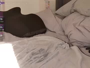 strawberryyfoxie's chat room