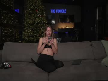 blondefoxsilverfox's chat room