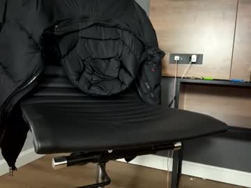 deepthroatqueen33's chat room