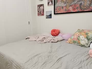 ariah_is_blonde's chat room