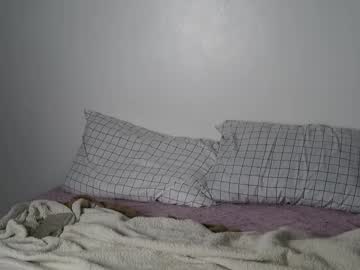 liafunsized_18's chat room