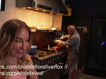 blondefoxsilverfox's chat room