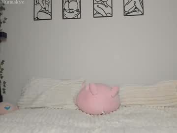 xlunaskye's chat room