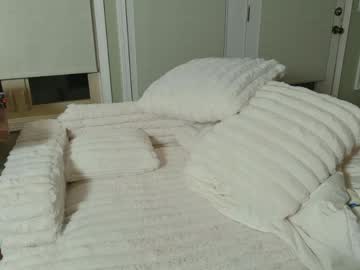 ellalowe's chat room