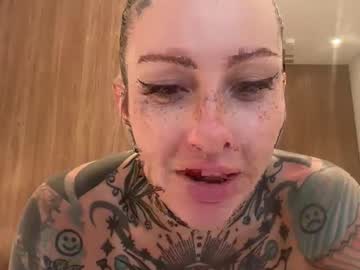 tattooedlucy_'s chat room