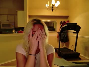 summerishotter's chat room