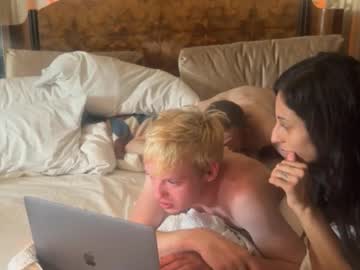 sugarlovezhoney's chat room