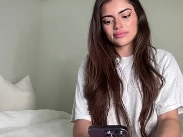 poutyselena's chat room