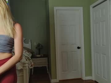 ellalowe's chat room