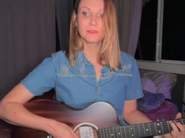 kaileeshy's chat room