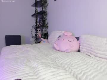 xlunaskye's chat room