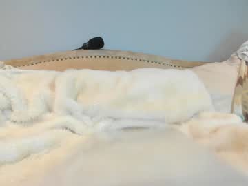 eatmygingersnapps's chat room