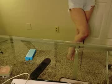 summerishotter's chat room