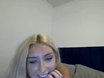 madiexcuslive's chat room