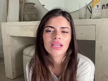 poutyselena's chat room