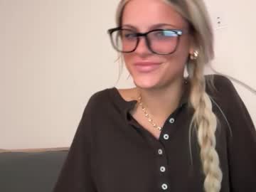 ella_hill's chat room