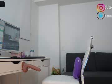 ashley_benson1's chat room