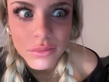 ella_hill's chat room