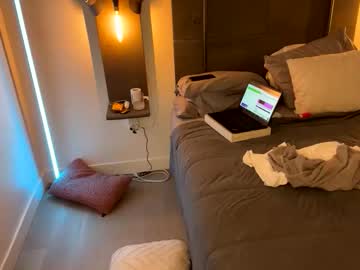 kittywoodyluv's chat room